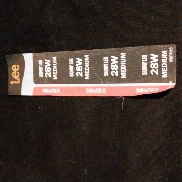 Lee Women's Plus Size Sculpting Slim Fit Skinny Leg Pull on Jean NWT Size 28W - Picture 8 of 11